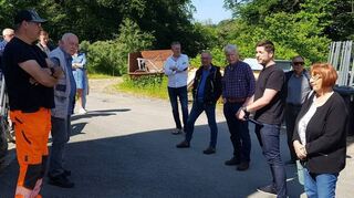 Die Kooperation unter Führung der Fraktionsvorsitzenden Thomas Bauer (SPD), Jochen Ruoff (Bündnis 90/Die Grünen) und Inge Morckel (FDP) besichtigte den Lindenfelser Bauhof.