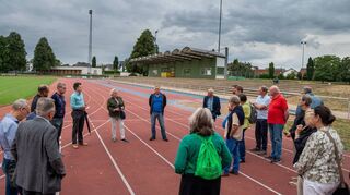 Die CDU-Fraktion traf sich im Weiherhaus-Stadion mit Vertretern der Stadt Bensheim, der TSV Auerbach und des VfL Bensheim.