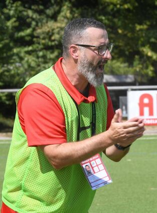 Giovanni Antonucci (links, bisher TSV Auerbach II) und Ben Talib (FC 07 Bensheim II) haben die Aufgabe übernommen, die neue SG Auerbach/Bensheim II zu trainieren.