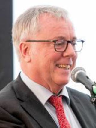bzw;Zwingenberg, Festkommers 75 Jahre Eintracht Zwingenberg, Präsident James Garry, ,, Bild: Thomas Neu