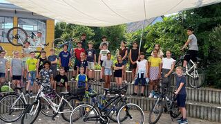 Schülerinnen und Schüler des Bensheimer Goethe-Gymnasiums beteiligten sich am Stadtradeln und legten gemeinsam beachtliche 27 113 Kilometer auf dem Fahrrad zurück.
