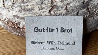 Willi Reimund hat Müllersohn Fritz Ehmke von der ehemaligen Talmühle in Allertshofen dieses Brotkärtchen übergeben.