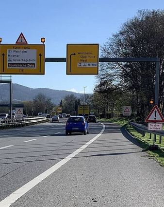 Die Fahrbahndecke der B 38 bei Weinheim wird saniert.