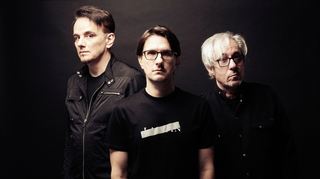 Nach langjähriger Pause vermutlich auf ihrer letzten Tournee: Das Progrock-Trio Porcupine Tree (von links) mit Gavin Harrison, Steven Wilson und Richard Barbieri spielt am Samstag ein Open Air bei Musik im Park in Schwetzingen.