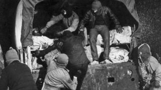 So ungefähr läuft der Überfall: Szene aus dem Film „Die Gentlemen bitten zur Kasse“.