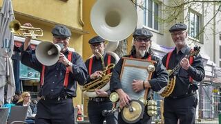 Die Dixie Heroes sind gleich dreimal als Marching Band in Bensheim unterwegs.