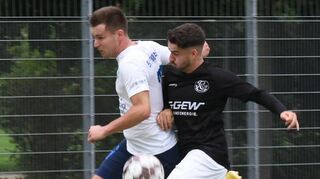 Beherzt zur Sache gehen wie zuletzt beim 3:1 gegen Münster will der FC 07 (hier David Halla/re. im Zweikampf mit Ferhat Cecili) auch in Wald-Michelbach gehen.