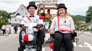 Kerweparrer Florian Geschwind und Mundschenk Bianca Jeckel