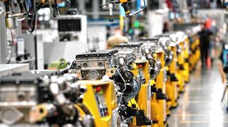 Blick in die Produktion von schweren Nutzfahrzeugmotoren.