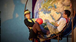 Das Ensemble Persona ist mit Jules Vernes Klassiker „In 80 Tagen um die Welt“ zu Gast im Parktheater.