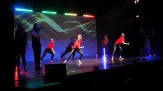 Bei Maiway traten die Nowak Sisters und die Tanzformation Insvisible bereits gemeinsam auf – und ernteten viel Applaus.