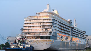 Die Reederei Silversea wirbtnicht nur mit viel Luxusauf ihren Kreuzfahrtschiffen wie hier auf der neuenSilver Nova, sondern auchmit Nachhaltigkeit.Sie ist eine der Kunden,für die Freudenberg ein Brennstoffzellen-System entwickelt.