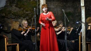 Zu den Paraderollen von Alla Perchikova gehört die Arie der Leonora in der Verdi-Ouvertüre „La forza del destino“, mit der die Frankfurter Sinfoniker zugleich die „Italienische Nacht“ eröffnete.