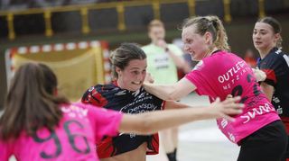 Das Cup-Turnierwochenende in Bensheim war eine echte Standortbestimmung – und die Spielerinnen waren mit vollem Einsatz bei der Sache; wie hier Lisa Friedberger (2. v. li.) von den erfolgreichen Flames in der Begegnung gegen Metzingen.