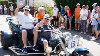 Alfred Ulrich (l., Schlappkicker) und Irene Domsel (r.) unterwegs als Trike-Beifahrer.