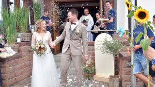 Jana und Fabian Jordan haben sich in der Sankt-Wendelinus-Kirche in Wald-Erlenbach das Ja-Wort gegeben. Pfarrer Matthias Lich nahm die Trauung vor.