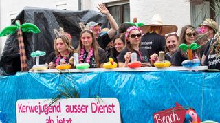 Die Kerwejugend wollte sich nach den anstrengenden Vorbereitungen nur noch dem Feiern widmen.