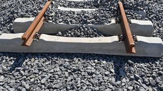 Nicht nur Schienen werden bei der Generalsanierung der Riedbahn getauscht. Die Großbaustelle führt dazu, dass die Bahnstrecke im Januar und von Mitte Juli bis Mitte Dezember 2024 gesperrt ist.
