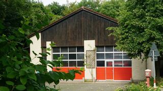 Soll aus- und umgebaut werden: Das Feuerwehrgerätehaus in Heppenheims Stadtteil Hambach.