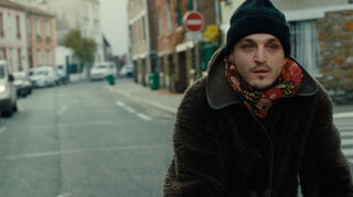 Franz Rogowski als Tomas in einer Szene des Films „Passages“. Der Film kommt am 31. August in die deutschen Kinos.