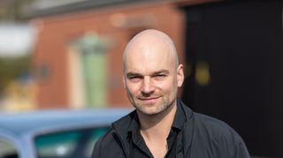 Regisseur Thomas Stuber steht bei einem Pressetermin am Set am Rande der Dreharbeiten für einen neuen Tatort. (Archivbild)