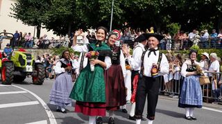 Dem Brauchtum verbunden: Die Trachtengruppe der SKG Zell gehört zum festen Stamm der Festzugsteilnehmer.