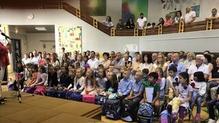 Rund 160 Schüler in ein beziehungsweise zwei Zügen besuchen die Lindenfelser Carl-Orff-Grundschule. Neu hinzu gekommen sind nun 27 Kinder in zwei Grundschulklassen und acht Kinder in der Sprachintensivklasse.
