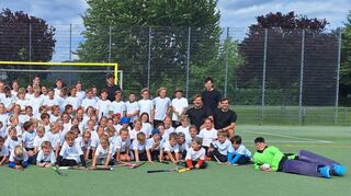 100 Mädchen und Jungen nahmen in der letzten Ferien-Woche an einem Hockey-Camp der SSG Bensheim teil.