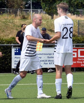 Dennis Holdschick (Links, hier auf einem Archivbild mit Florian Ilcken) erzielte am Mittwochabend gegen Alsbach den 1:1-Ausgleich für den FC 07.