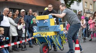 Ein beliebtes Spektakel ist das Schubkarren-Rennen zur Kerb. Die Lorscher Einzehändler rufen zum Mitmachen auf. Anmeldungen sind noch möglich.