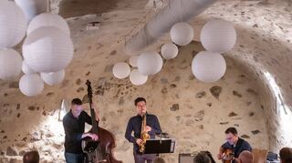 Das Christian Seeger Trio gastierte auf Einladung der Stadt Zwingenberg im Gewölbekeller des Bunten Löwen.