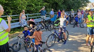 Der Ortsbeirat Hochstädten hatte erneut zu einer Demo für einen Fahrrad- und Fußgängerweg nach Auerbach aufgerufen. 60 Teilnehmer waren der Einladung gefolgt.