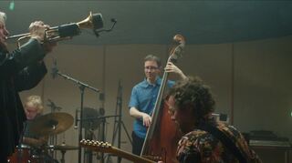 Szene aus dem Eröffnungsfilm „Music for Black Pigeons“.