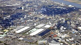 „Die Düsternis hält an“, meint der Analyst der Schweizer Großbank UBS zur Lage der BASF. Hier der Standort in Ludwigshafen.