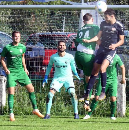 Auch im Fehlheimer Heimspiel gegen RW Frankfurt soll die VfR-Abwehr – hier vor Torwart Kenan Buzyer – einen guten Part spielen.