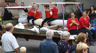 Die Sternenflotte hatte eine Delegation zum Kerwezug geschickt.
