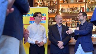 Die FDP Direktkandidaten Ole Wilkening und Maurice Zettl sowie Bundesjustizminister Marco Buschmann.
