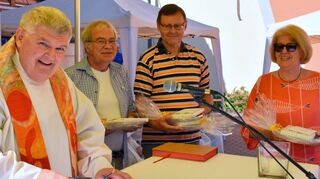 Pfarrer Klaus Rein (von links) ehrte unter anderem Roland Eberlein, Wolfgang Glanzner und Sigrid Rummel für besondere Verdienste.