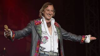 Vor fast 30 Jahren hat der Tübinger Schlagerbarde Dieter Thomas Kuhn mit einem Konzert im Heidelberger Schwimmbad Musikclub den bundesweiten Durchbruch eingeleitet. Am 23. September spielen der 58-Jährige und seine Band ihre gefeierten Coverversionen in der Mannheimer SAP Arena.