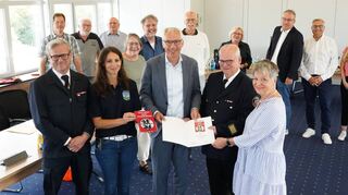 Die GGEW AG wurde am Mittwoch am Rande einer Magistratssitzung in den Räumen des Energieversorgers als „Partner der Feuerwehr“ ausgezeichnet.