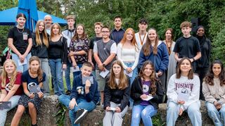 Junge Talente: Die Klassenbesten der Werner-von-Siemens-Schule wurden im Rahmen des Schuljubiläums mit Gutscheinen für ihre guten Leistungen belohnt.