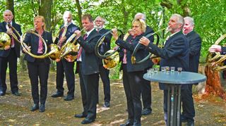 Ein kleines Konzert im Pfarrwäldchen gab die Bläsergruppe des Kreisjagdvereins Groß-Gerau im Anschluss an den Gottesdienst.