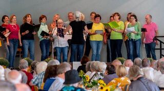Die Liedertafel Auerbach hatte zu einem Konzertabend ins Bürgerhaus Kronepark eingeladen. Unser Bild zeigt das Ensemble Chorissimo, die neue Gesangsabteilung des Kur- und Verkehrsverein Auerbach.