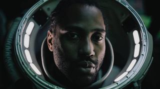 Filmszene mit John David Washington als Joshua.