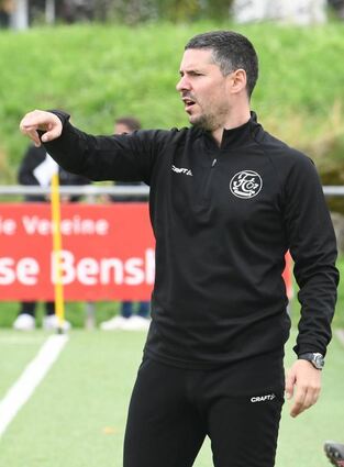 Trainer Mark Schneider (FC 07 Bensheim) Foto: Jürgen Strieder Tel: 01713452063