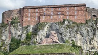 Der Löwe aus Belfort steht für Stolz. Die elf Meter hohe Skulptur hat Frédéric-Auguste Bartholdi geschaffen, der Vater der Freiheitsstatue in New York.