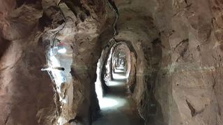 65 Meter unter der Erde führen schmale Gänge durch das Silber- und Erzbergwerk in Neubulach im Nordschwarzwald.
