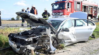Bei dem Unfall wurden zwei Menschen verletzt.