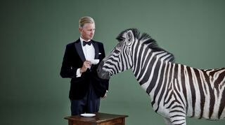 Spielt 2023 fast 100 Konzerte (ohne Zebra): Entertainer und Sänger Max Raabe.