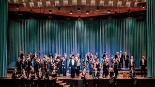 Gewinnt immer mehr Publikum: die Deutsche Staatsphilharmonie (hier mit Chefdirigent Michael Francis).